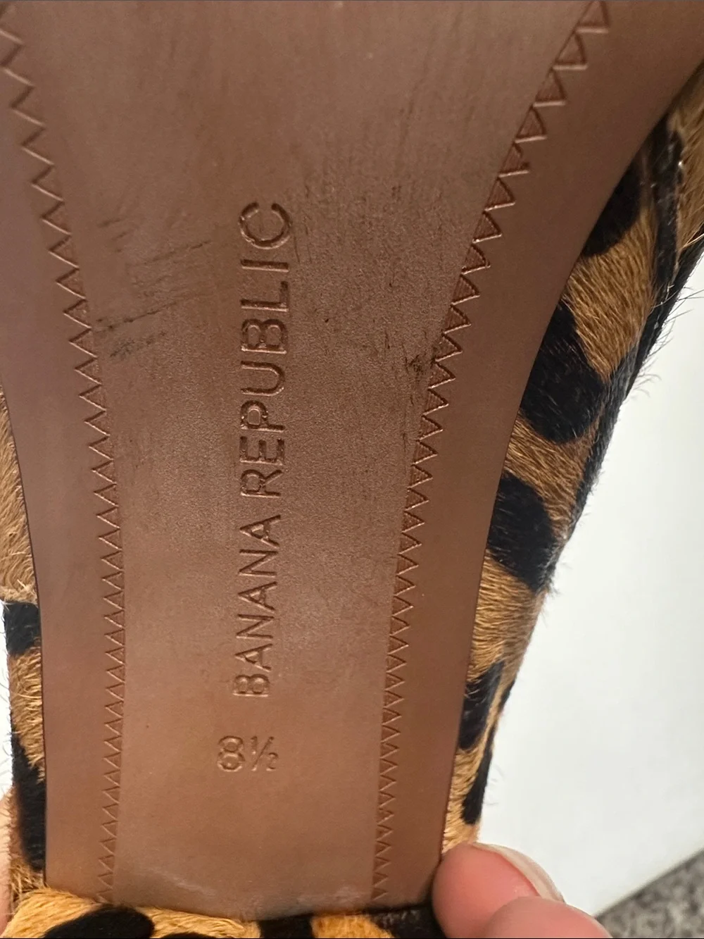 Banana Republic stylish leopard